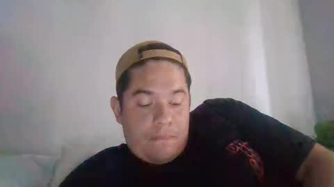 Snapshot of andyzeta10 chatting on January 6, 3:19 pm andyzeta10 online show from January 6, 3:19 pm