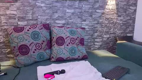 Anell online show from February 11, 8:36 pm