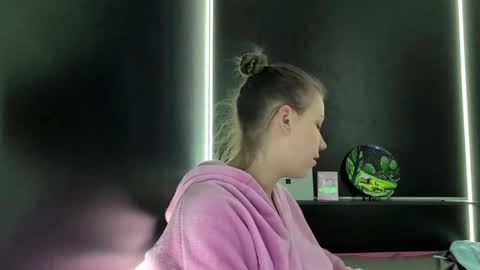 Snapshot of anet228 chatting on March 28, 6:07 pm anet228 online show from March 28, 6:07 pm