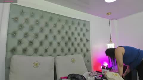 Snapshot of anette_cooper chatting on May 25, 3:23 am anette_cooper online show from May 25, 3:23 am