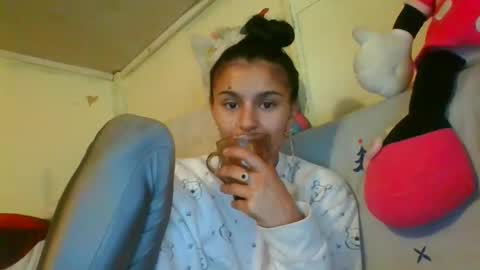 Snapshot of ang3l_black chatting on October 6, 6:55 am andr33a online show from October 6, 6:55 am