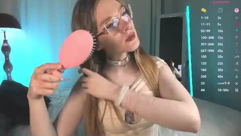 Snapshot of angee_ chatting on June 14, 7:32 am Ange online show from June 14, 7:32 am
