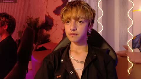 Snapshot of angeel_tay chatting on June 1, 7:26 pm angeel_tay online show from June 1, 7:26 pm