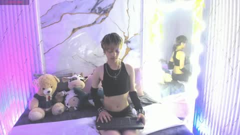 Snapshot of angeel_tay chatting on June 7, 11:47 am angeel_tay online show from June 7, 11:47 am
