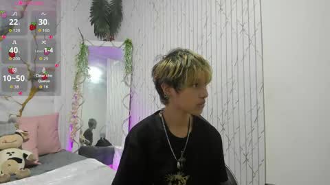 Snapshot of angeel_tay chatting on June 9, 7:14 pm angeel_tay online show from June 9, 7:14 pm