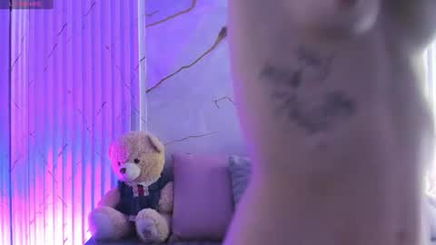 Snapshot of angeel_tay chatting on June 10, 7:13 pm angeel_tay online show from June 10, 7:13 pm
