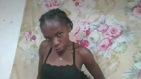 Snapshot of angeeliine chatting on March 11, 1:44 am angeeliine online show from March 11, 1:44 am