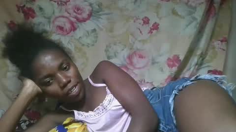 Snapshot of angeeliine chatting on April 16, 12:33 am angeeliine online show from April 16, 12:33 am