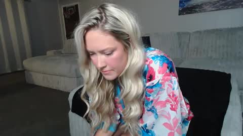 Snapshot of angel01432023 chatting on January 21, 2:54 am angel01432023 online show from January 21, 2:54 am