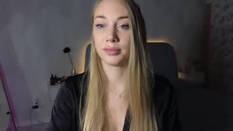 angel  blonde  online show from October 10, 2:38 pm