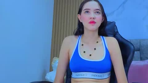 Snapshot of angel__kiss chatting on November 11, 11:21 am angel__kiss online show from November 11, 11:21 am