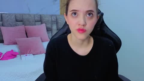 Snapshot of angel__kiss chatting on November 21, 11:53 am angel__kiss online show from November 21, 11:53 am