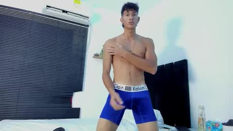 Snapshot of angel_boy0 chatting on March 7, 4:20 am angel_boy0 online show from March 7, 4:20 am