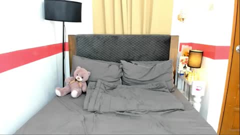 Snapshot of angel_desire chatting on December 2, 1:25 am Angel online show from December 2, 1:25 am