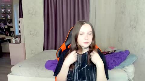 Snapshot of angel_doll585 chatting on October 11, 1:53 pm Fallen Angel online show from October 11, 1:53 pm