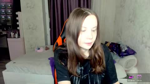 Snapshot of angel_doll585 chatting on October 29, 12:35 am Fallen Angel online show from October 29, 12:35 am