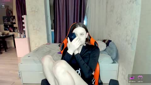 Snapshot of angel_doll585 chatting on November 22, 1:04 am Fallen Angel online show from November 22, 1:04 am