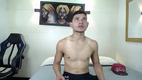 Snapshot of angel_dusstt chatting on December 3, 12:36 pm Angel Dusstt online show from December 3, 12:36 pm