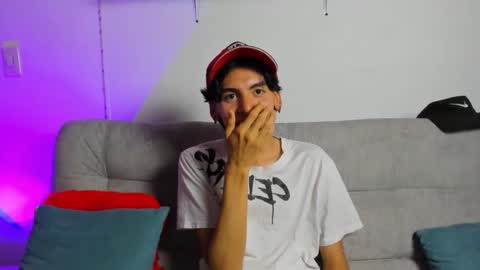 Snapshot of angel_dustt1 chatting on May 28, 8:17 pm angel_dustt1 online show from May 28, 8:17 pm