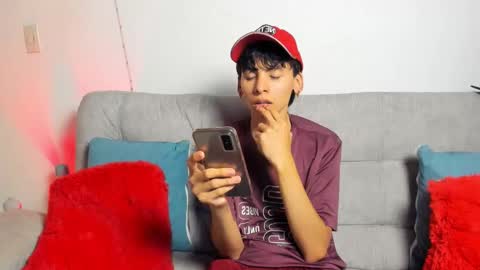 Snapshot of angel_dustt1 chatting on June 6, 8:35 pm angel_dustt1 online show from June 6, 8:35 pm