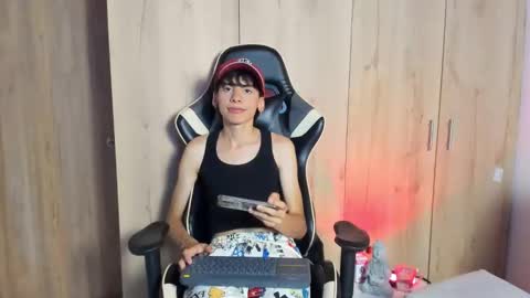 Snapshot of angel_dustt1 chatting on June 10, 8:30 pm angel_dustt1 online show from June 10, 8:30 pm