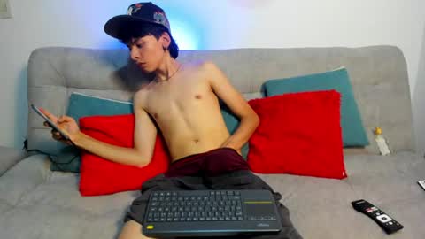 angel_dustt1 online show from June 30, 9:49 pm
