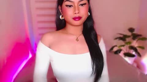 Snapshot of angel_eloaxx chatting on May 12, 4:59 pm Angel online show from May 12, 4:59 pm
