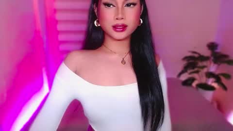 Snapshot of angel_eloaxx chatting on May 18, 8:58 pm Angel online show from May 18, 8:58 pm
