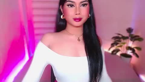 Snapshot of angel_eloaxx chatting on May 20, 10:49 pm Angel online show from May 20, 10:49 pm