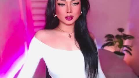 Snapshot of angel_eloaxx chatting on May 26, 11:12 pm Angel online show from May 26, 11:12 pm