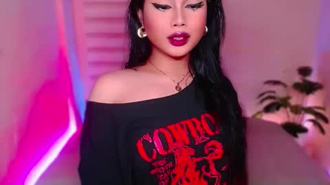 Snapshot of angel_eloaxx chatting on June 8, 6:19 pm Angel online show from June 8, 6:19 pm