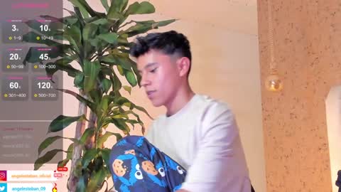 ngel Esteban  online show from February 8, 10:29 am