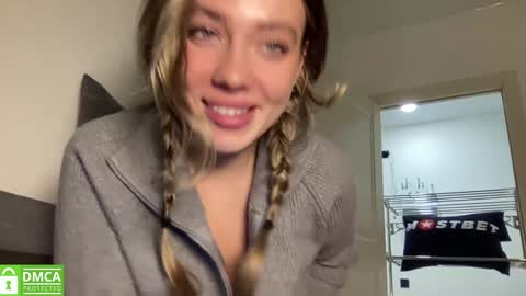 Snapshot of angel_from_sky chatting on December 23, 3:23 pm Greetings Jess online show from December 23, 3:23 pm