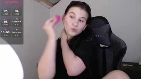 Angel online show from December 3, 7:23 pm