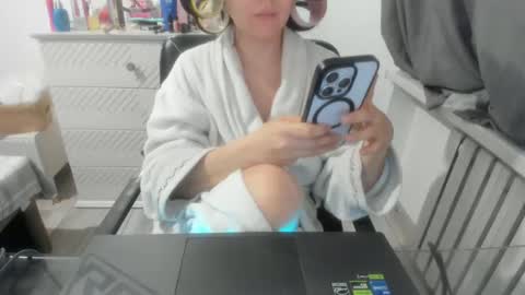 Snapshot of angel_lee__ chatting on January 17, 11:27 am angel_lee__ online show from January 17, 11:27 am