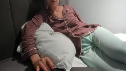 Snapshot of angel_lee__ chatting on November 25, 3:50 am angel_lee__ online show from November 25, 3:50 am