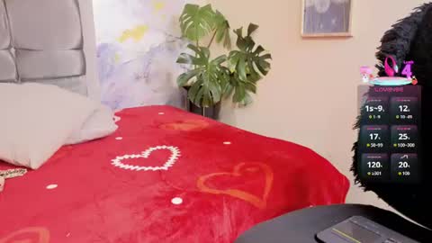 Snapshot of angel_medussa chatting on June 17, 8:54 pm angel_medussa online show from June 17, 8:54 pm