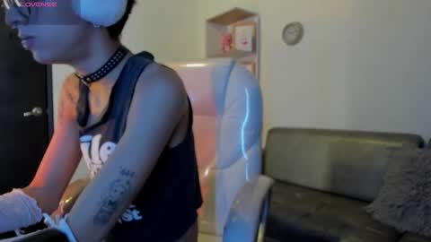 Snapshot of angel_of_lust_ chatting on November 4, 4:11 am Angel online show from November 4, 4:11 am