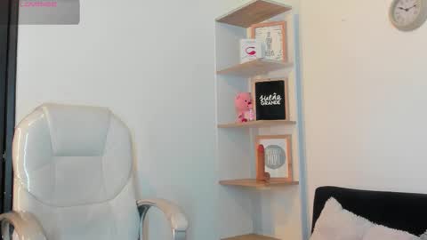 Snapshot of angel_of_lust_ chatting on November 16, 4:40 am Angel online show from November 16, 4:40 am