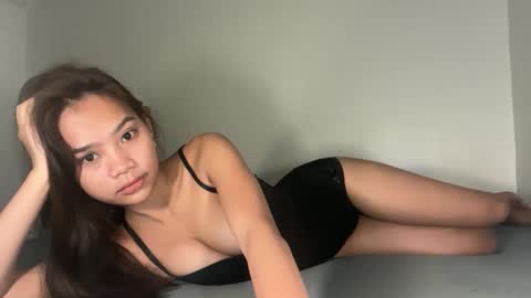 Snapshot of angel_petite07 chatting on April 17, 11:41 pm angel_petite07 online show from April 17, 11:41 pm