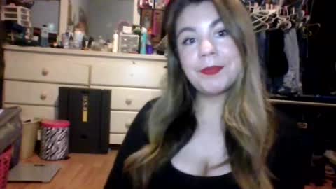 Snapshot of angel_raexx chatting on November 9, 9:02 pm Angel online show from November 9, 9:02 pm