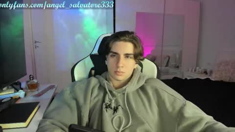 Snapshot of angel_salvatore333 chatting on December 5, 7:43 pm Angel online show from December 5, 7:43 pm