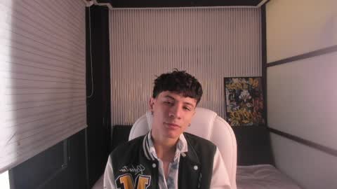 Snapshot of angel_st1 chatting on April 9, 12:10 pm Angel online show from April 9, 12:10 pm