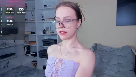 Snapshot of angel_to_burn chatting on March 4, 7:25 am SofiaSofi online show from March 4, 7:25 am