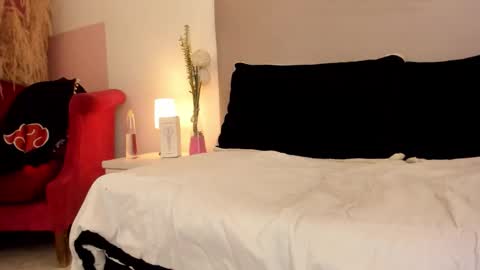 angel_velvet_ online show from October 31, 11:11 am