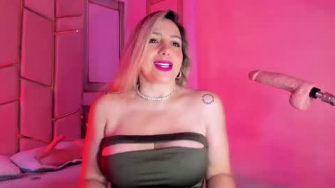 Snapshot of angel_vibes_ chatting on July 14, 4:13 pm Angel online show from July 14, 4:13 pm