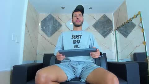 Snapshot of angel_villareal_ chatting on February 1, 4:55 am angel_villareal_ online show from February 1, 4:55 am