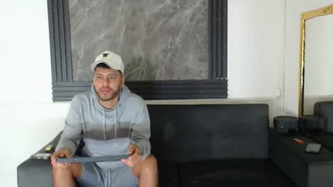 Snapshot of angel_villareal_ chatting on February 10, 5:22 am angel_villareal_ online show from February 10, 5:22 am