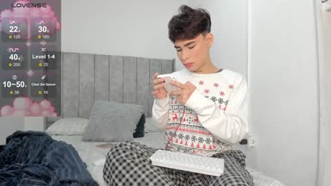 Snapshot of angel_villarreal chatting on December 5, 3:37 am Angel online show from December 5, 3:37 am
