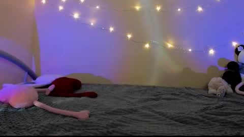 Snapshot of angel_wavee chatting on December 27, 10:05 pm Angel Love online show from December 27, 10:05 pm